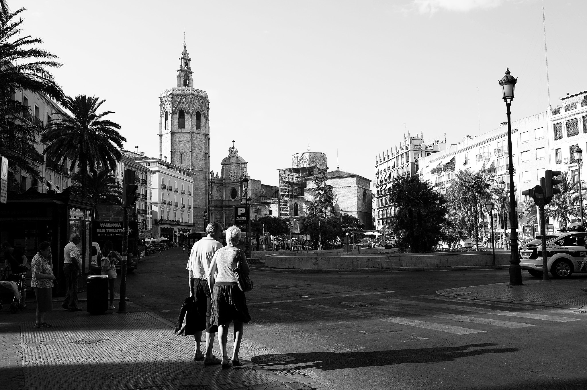 Samsung NX100 sample photo. Plaza de la reina photography