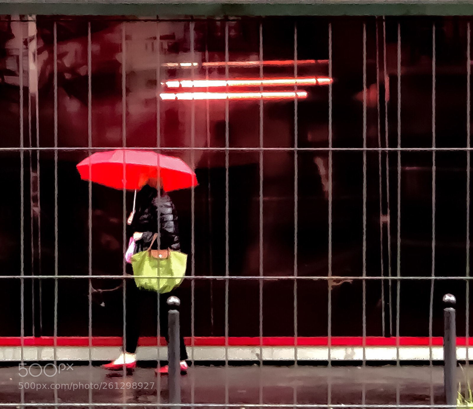 Apple iPhone X sample photo. Red umbrella  photography