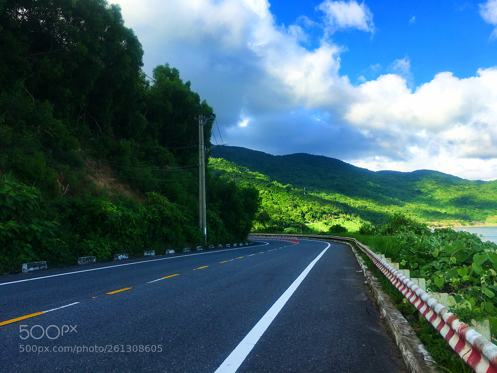 Apple iPhone 6s Plus sample photo. Da nang road photography
