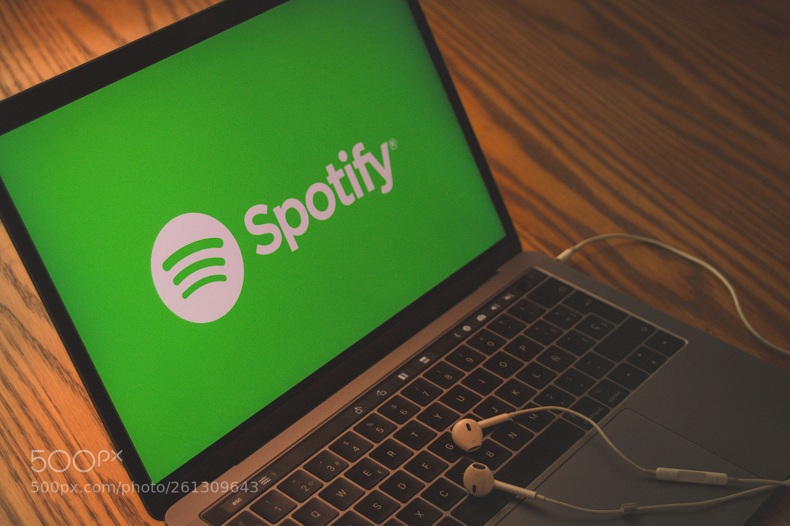 Canon EOS 1200D (EOS Rebel T5 / EOS Kiss X70 / EOS Hi) sample photo. Spotify logo on computer photography
