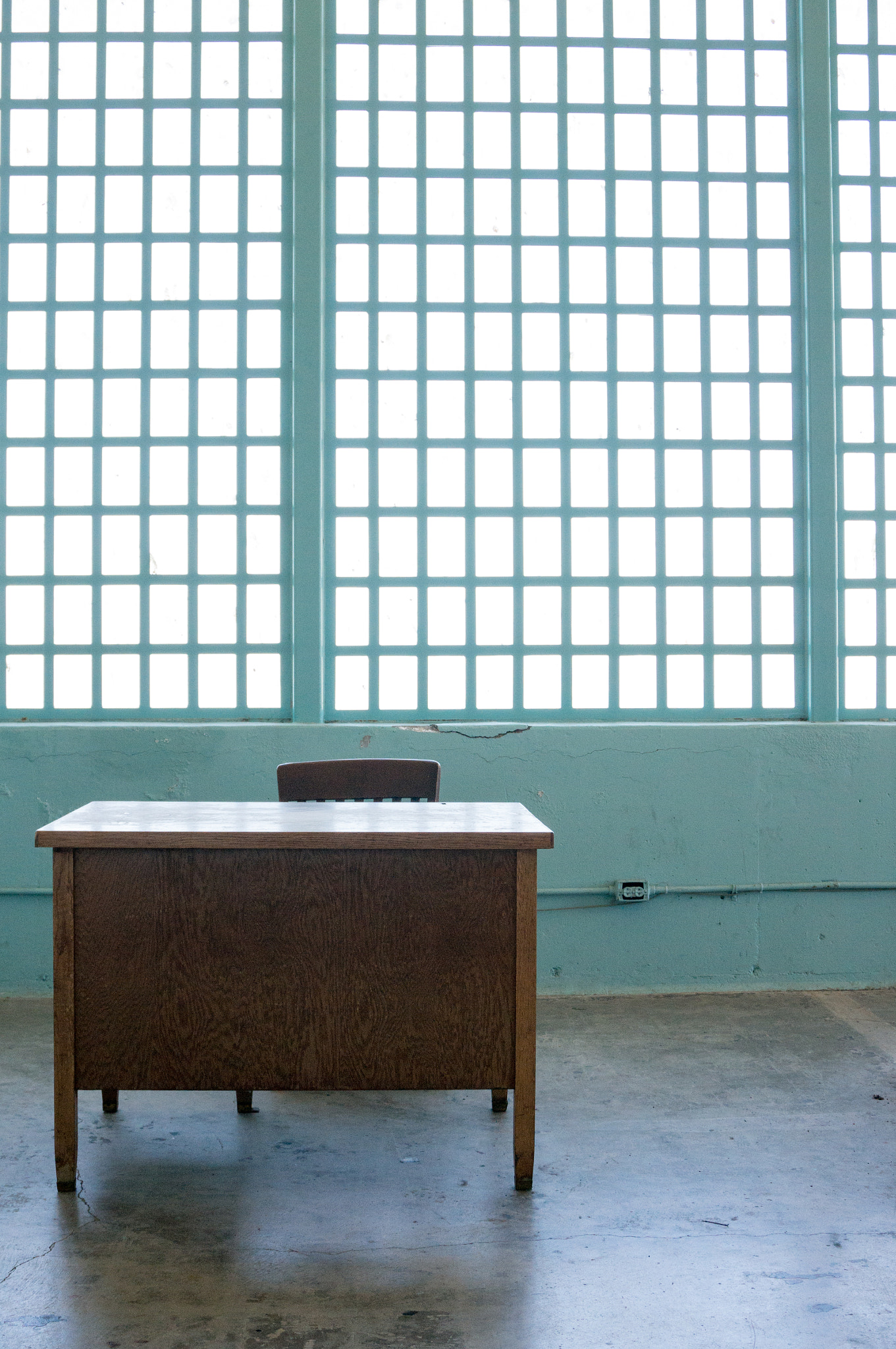 Sony Alpha NEX-5T sample photo. A desk is/in a prison photography