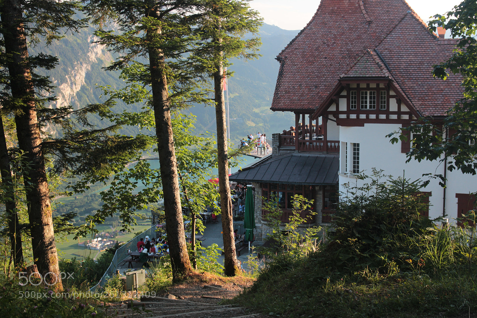 Canon EOS 700D (EOS Rebel T5i / EOS Kiss X7i) sample photo. Guesthouse in mountains photography
