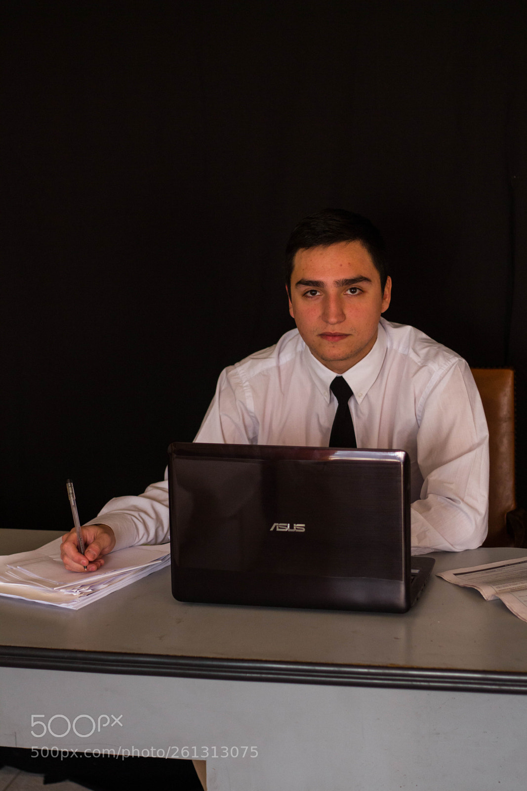 Canon EOS 700D (EOS Rebel T5i / EOS Kiss X7i) sample photo. Office worker photography