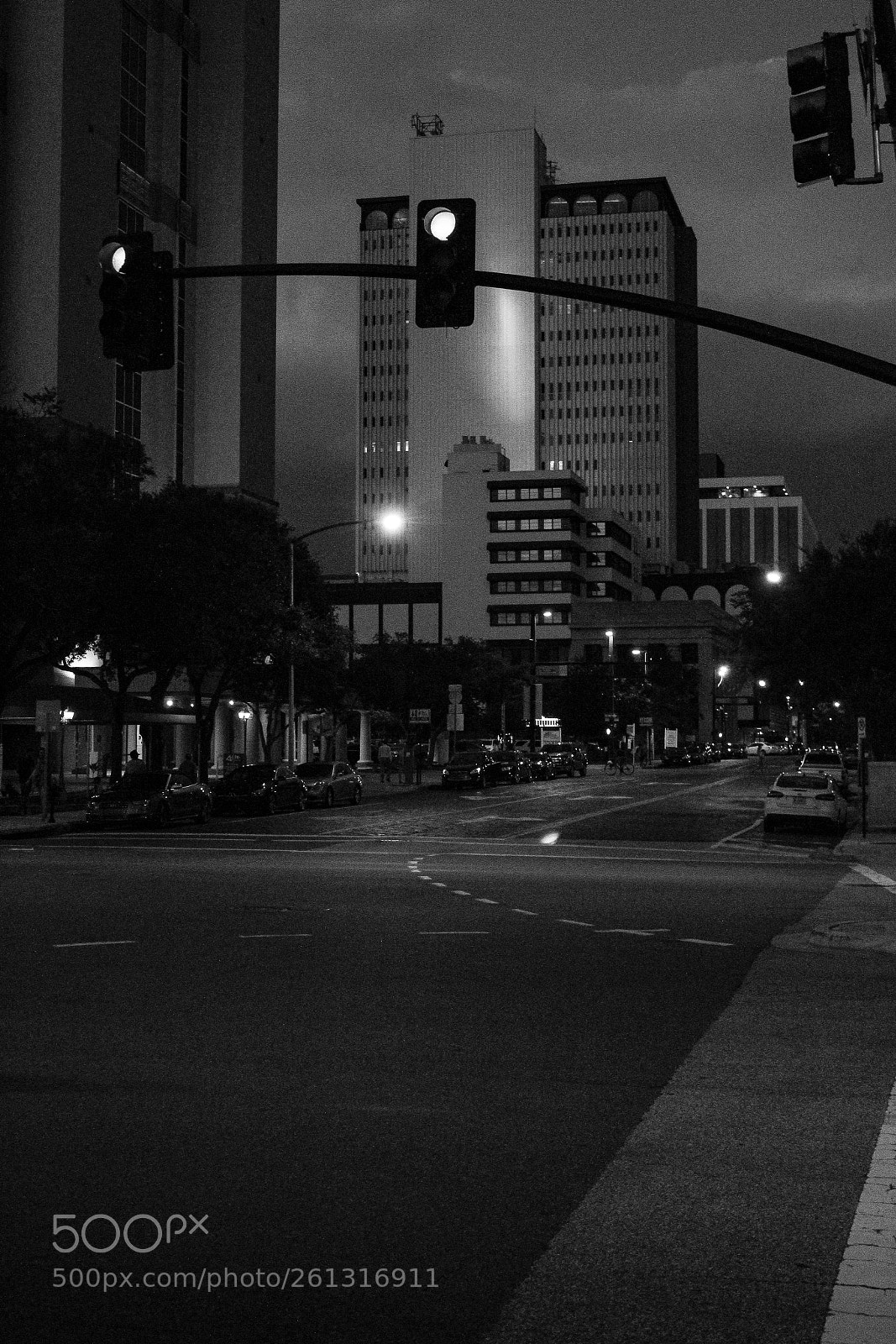 Canon EOS 1300D (EOS Rebel T6 / EOS Kiss X80) sample photo. Night city photography