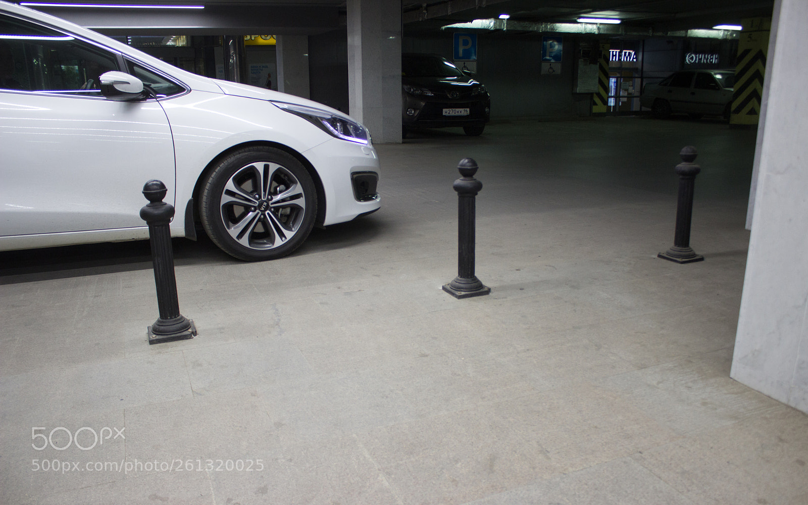 Canon EOS 600D (Rebel EOS T3i / EOS Kiss X5) sample photo. Mall photography