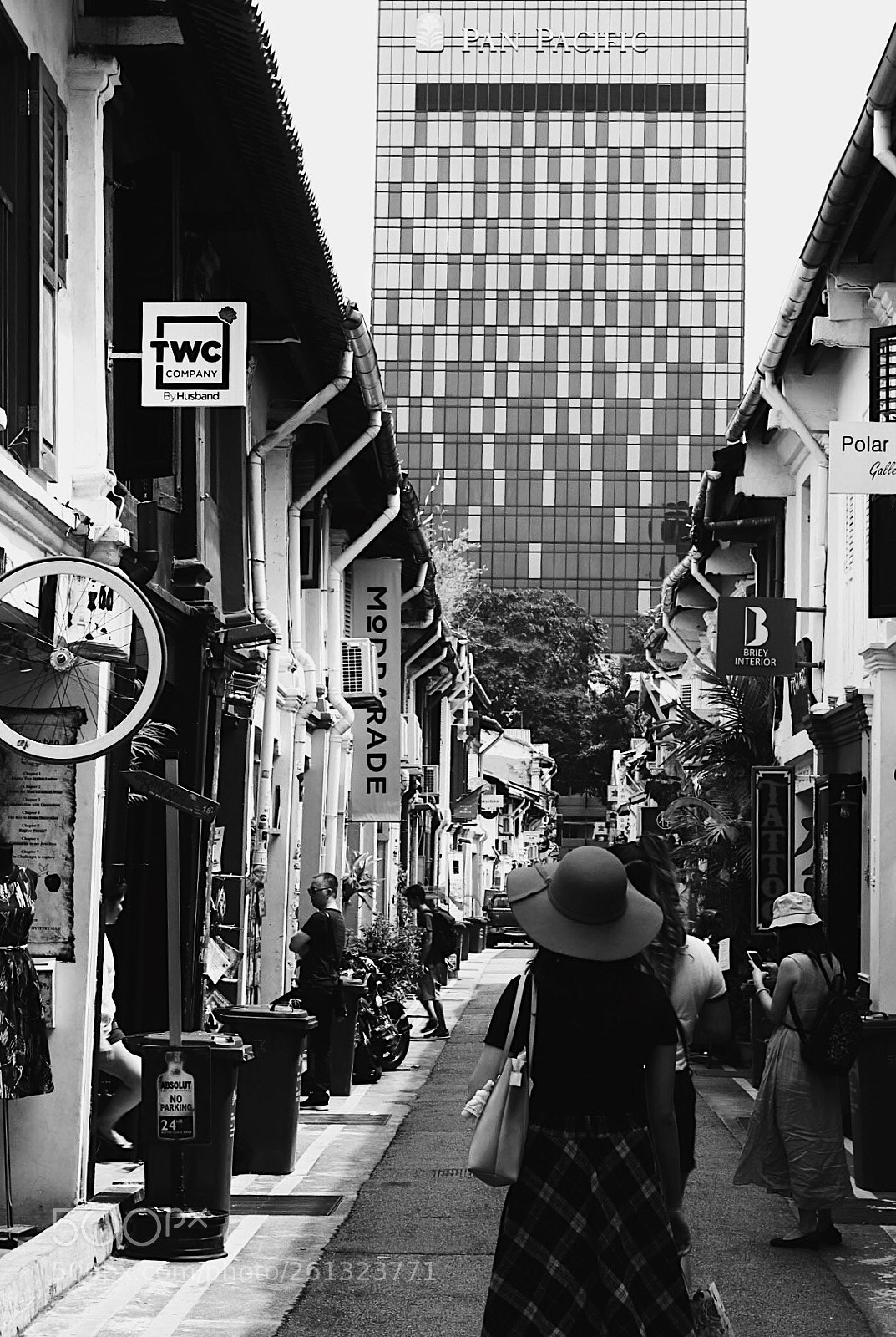 Canon EOS 7D Mark II sample photo. Mon o chrome m photography