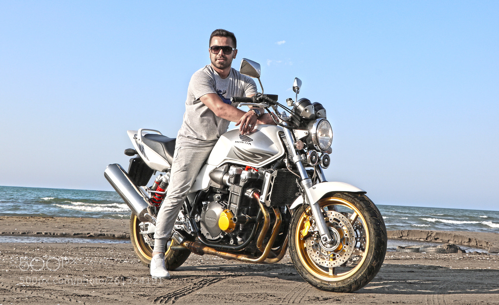 Canon EOS 750D (EOS Rebel T6i / EOS Kiss X8i) sample photo. Motorcycle driver photography