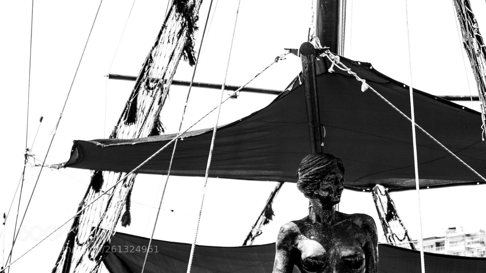 Canon EOS 1300D (EOS Rebel T6 / EOS Kiss X80) sample photo. Statue of the boat photography