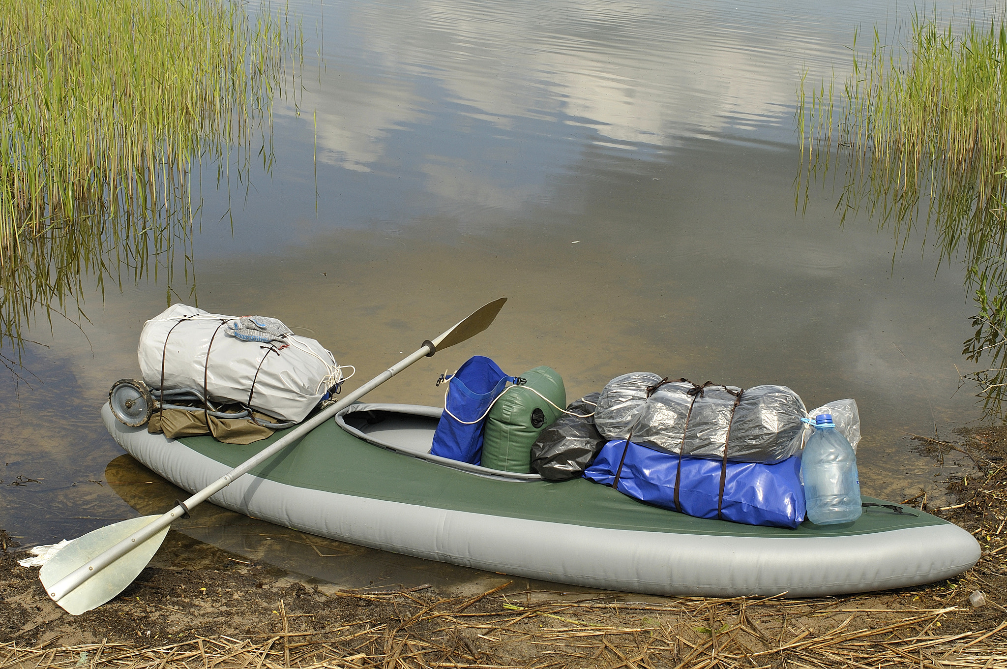 Nikon D90 + Nikon AF Nikkor 35mm F2D sample photo. My new boat "big rogue" photography