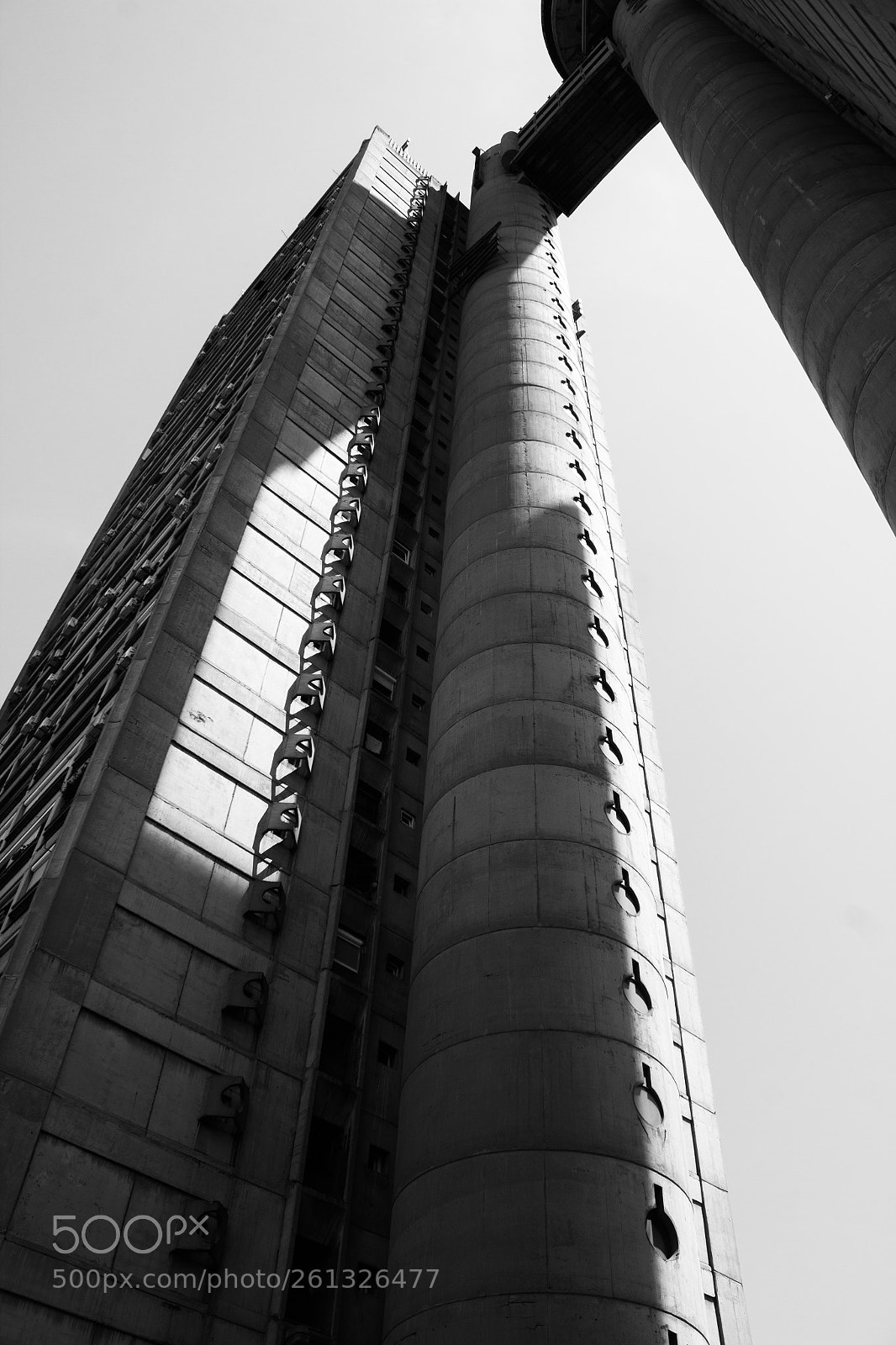 Canon EOS 600D (Rebel EOS T3i / EOS Kiss X5) sample photo. Genex tower photography