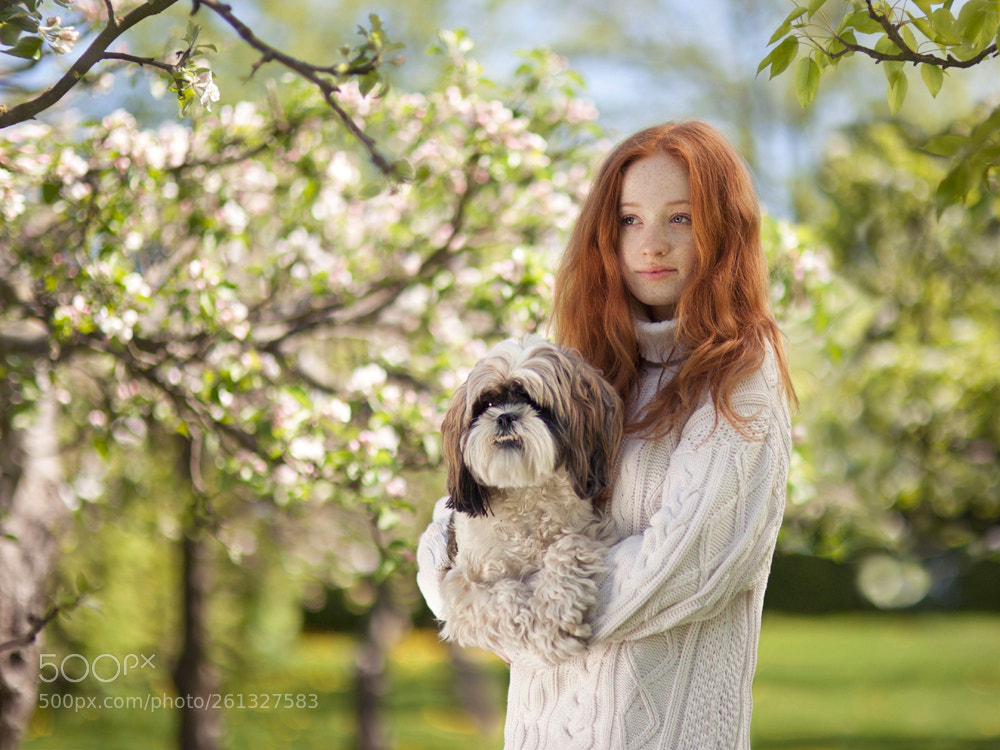 Canon EOS 5D Mark II sample photo. Clara and sofa photography