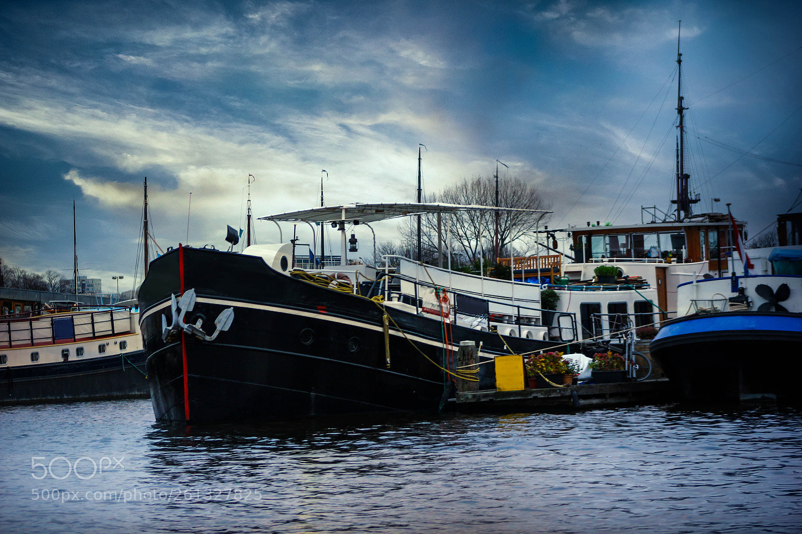Canon EOS 550D (EOS Rebel T2i / EOS Kiss X4) sample photo. Boats on a cloudy photography