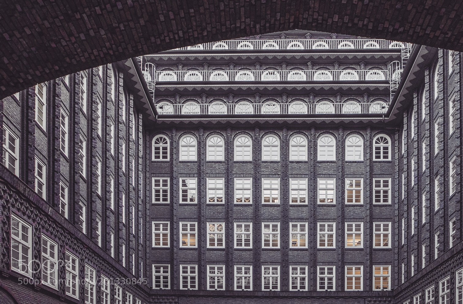 Canon EOS 5D Mark IV sample photo. Windows - hamburg version photography