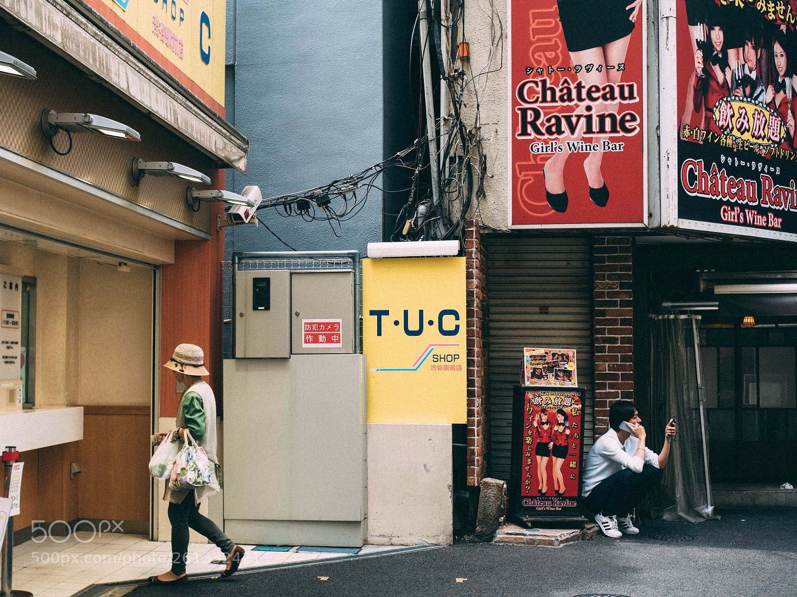 Olympus OM-D E-M5 II sample photo. Shibuya back lane photography