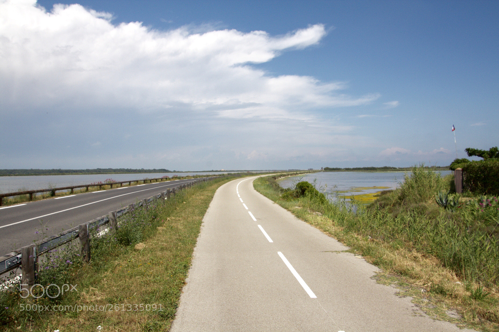 Canon EOS 450D (EOS Rebel XSi / EOS Kiss X2) sample photo. Frontignan’s road photography