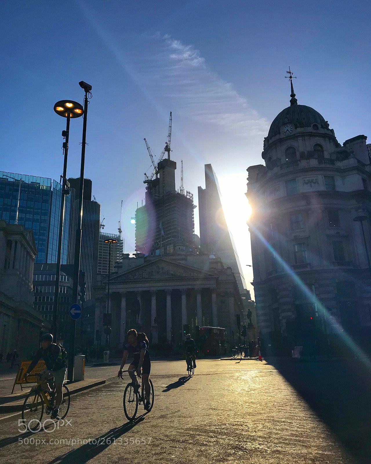Apple iPhone 7 Plus sample photo. The city wakes up photography
