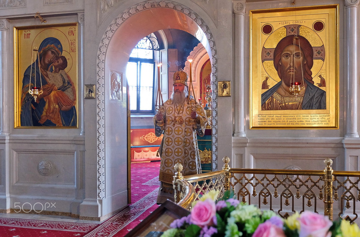 Fujifilm X-M1 sample photo. Monastery. the feast day. photography