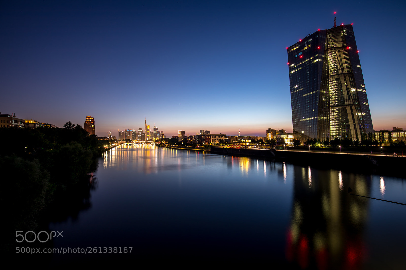 Canon EOS 5D Mark IV sample photo. Frankfurt on a beautiful photography