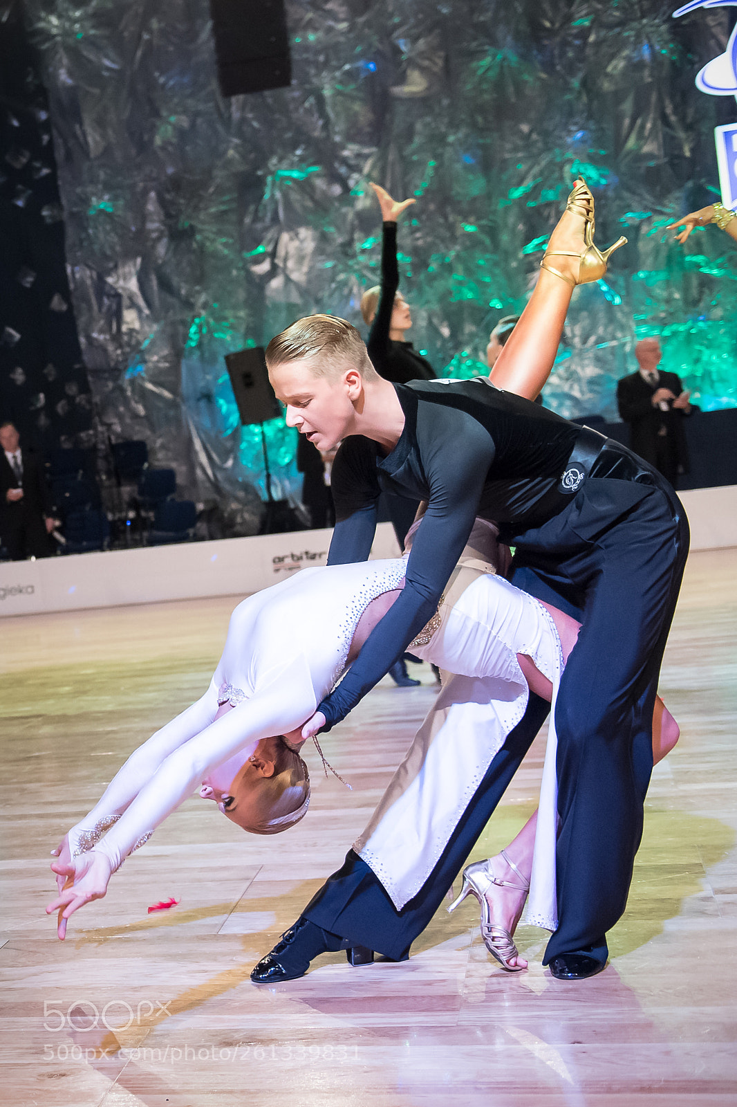 Nikon D5 sample photo. Dancers dancing latin dance photography