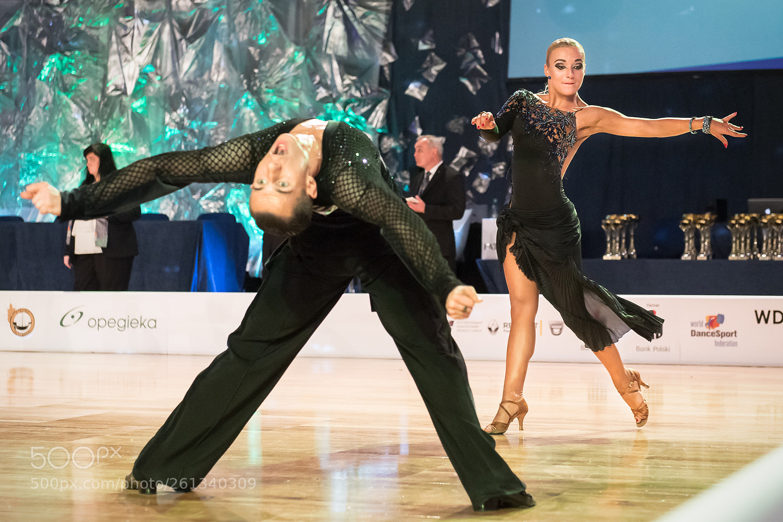 Nikon D5 sample photo. Dancers dancing latin dance photography