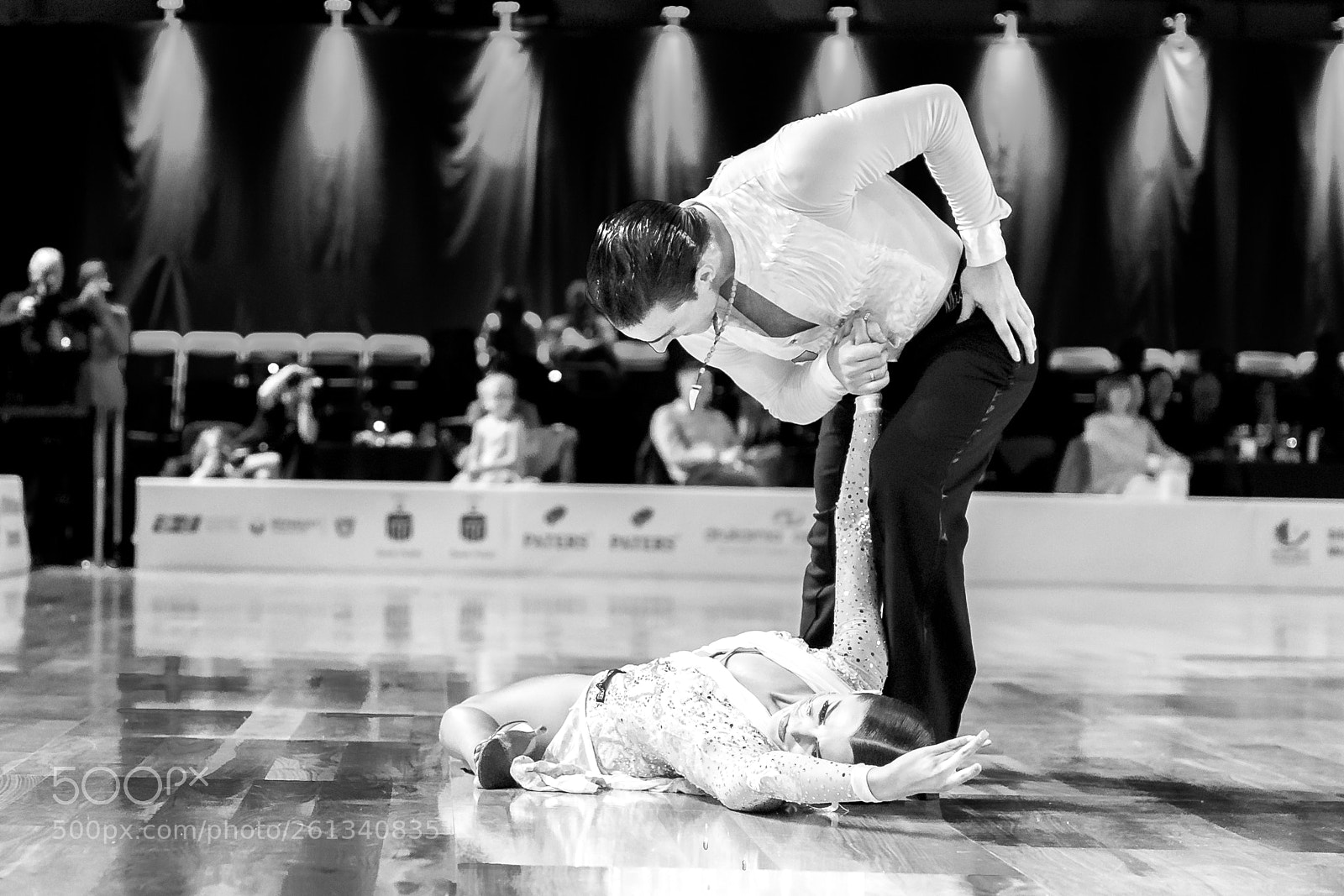 Nikon D5 sample photo. Dancers dancing latin dance photography