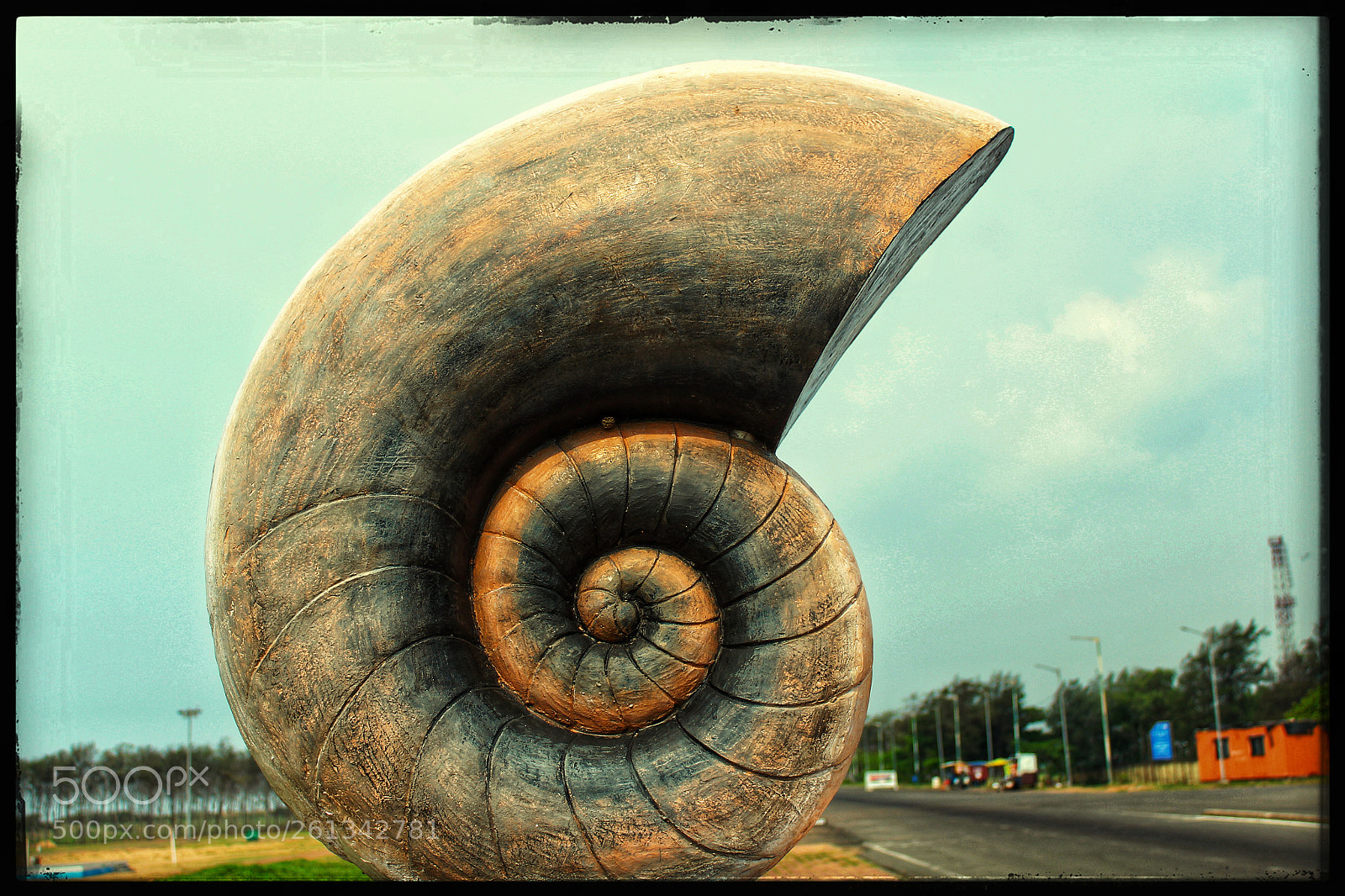 Canon EOS 1300D (EOS Rebel T6 / EOS Kiss X80) sample photo. Snail on the road photography