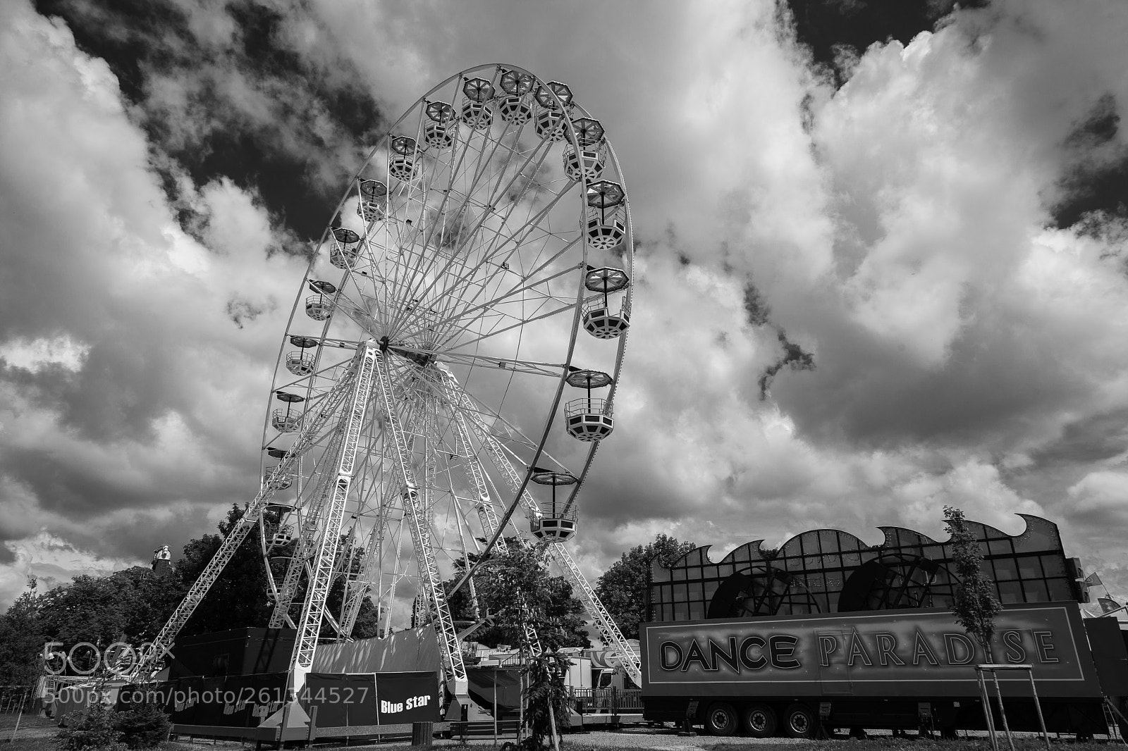 Canon EOS 5D Mark II sample photo. Funfair photography