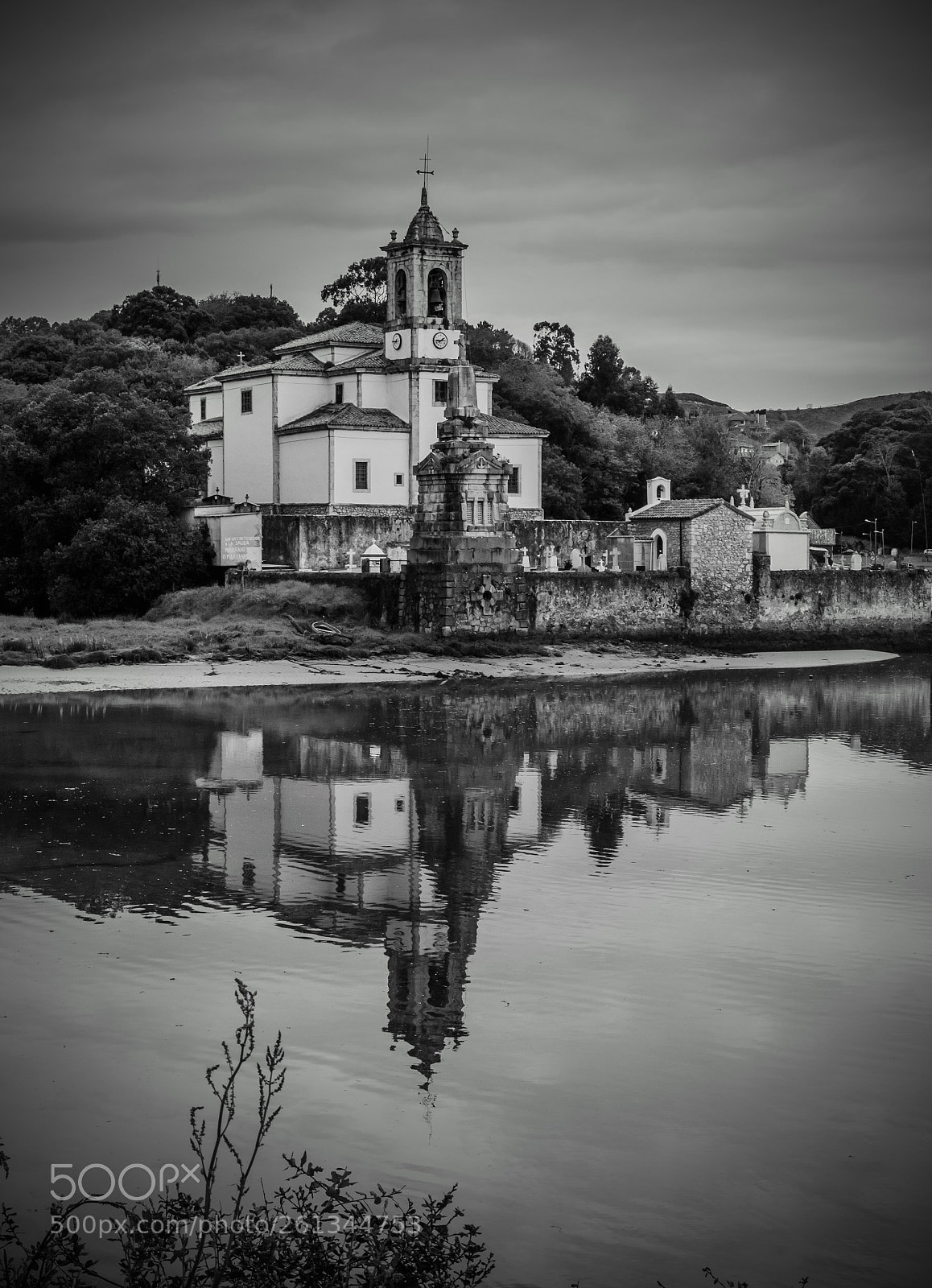 Panasonic Lumix DMC-G3 sample photo. Llanes church photography