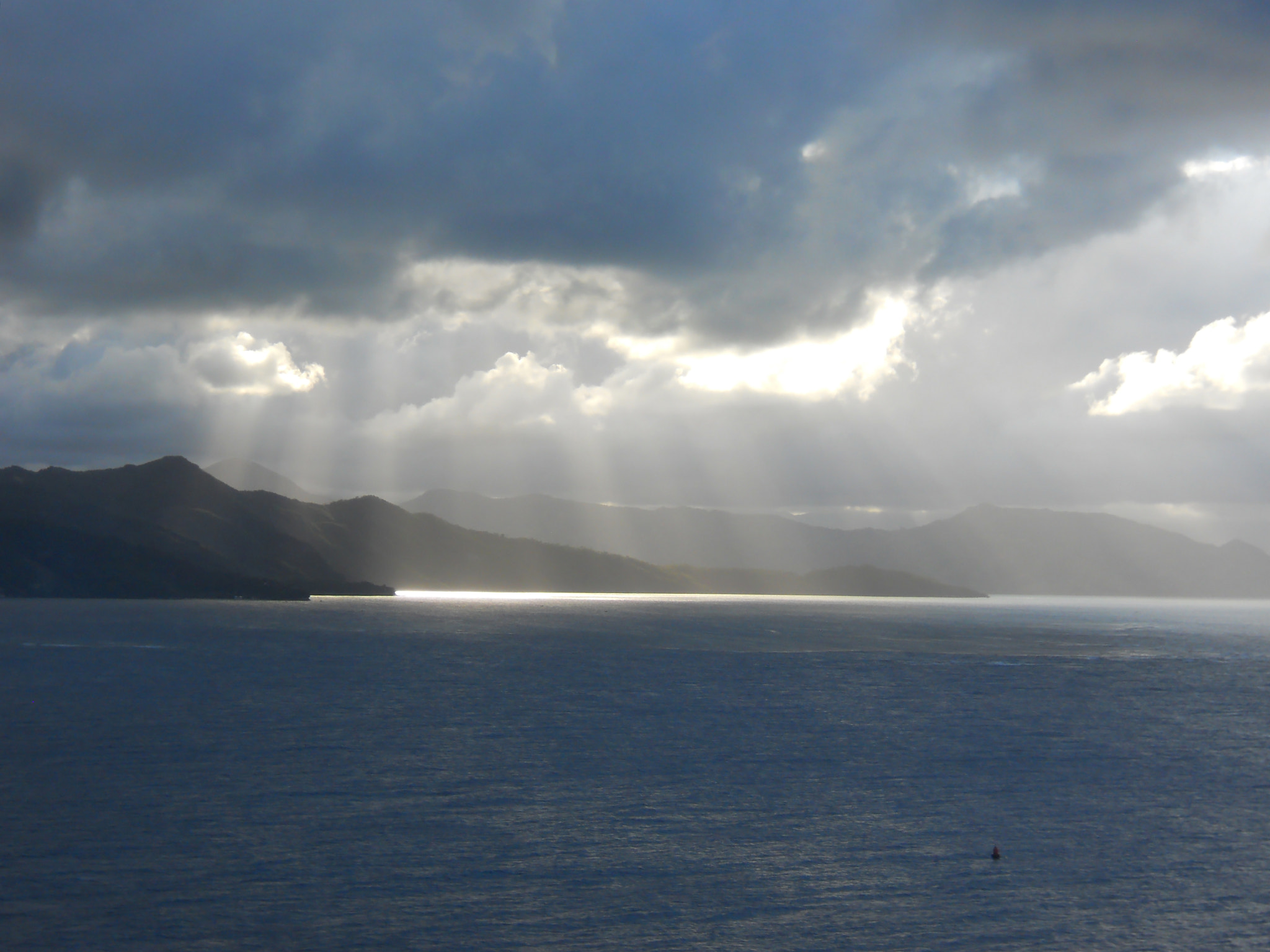 Nikon Coolpix S570 sample photo. Rays photography