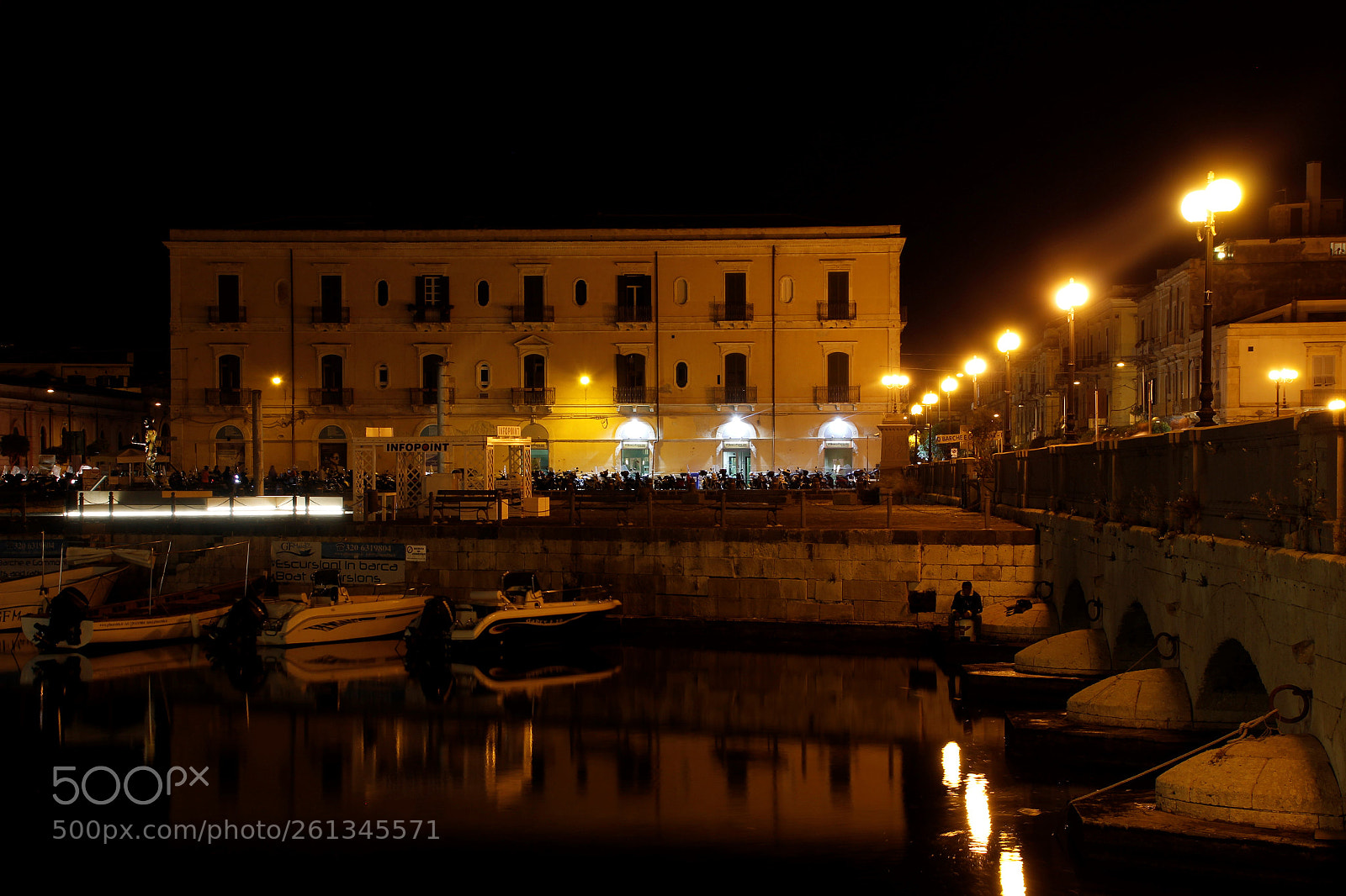 Canon EOS 1300D (EOS Rebel T6 / EOS Kiss X80) sample photo. ...walking through ortigia.... photography