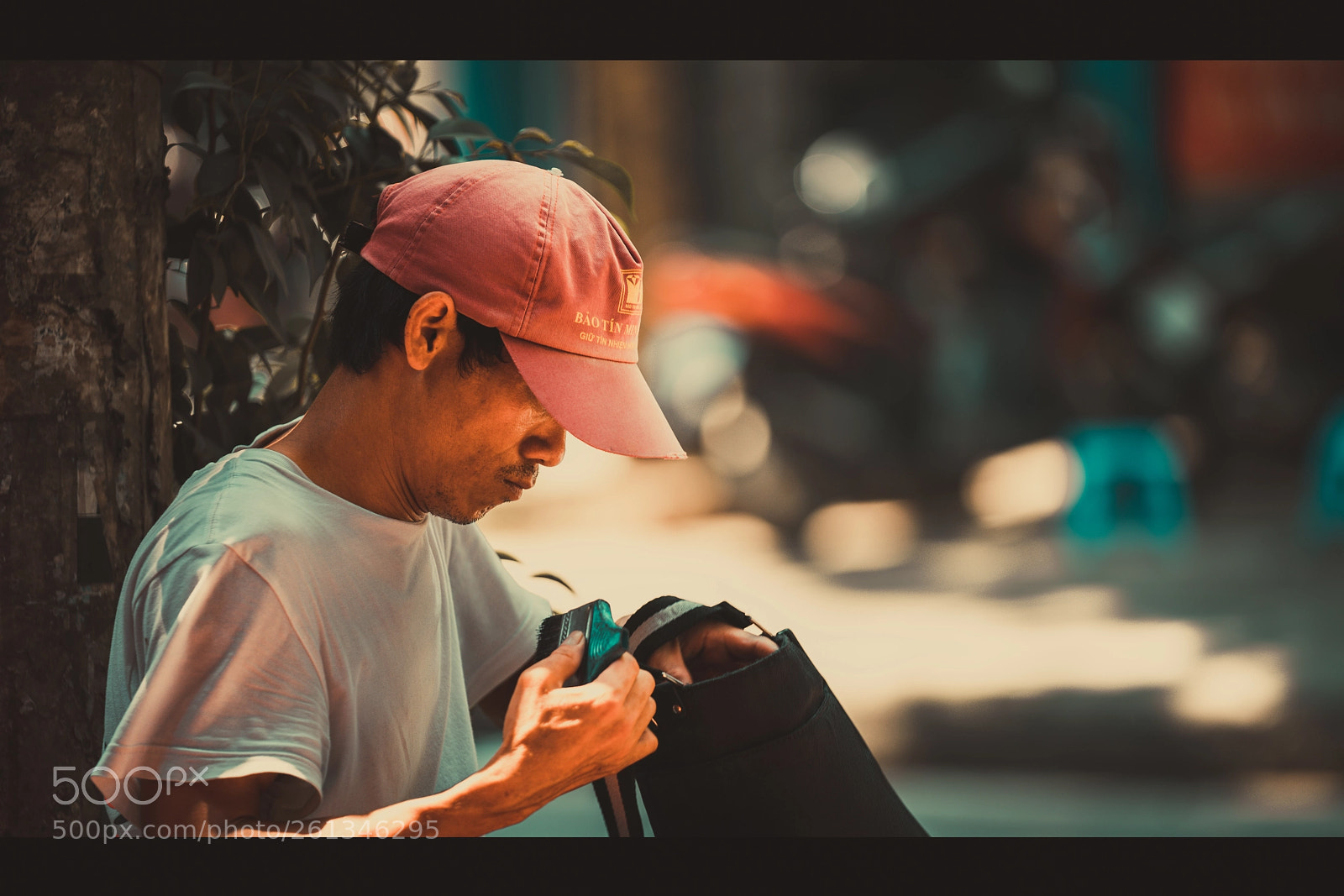 Sony a7R III sample photo. Shoeshine photography