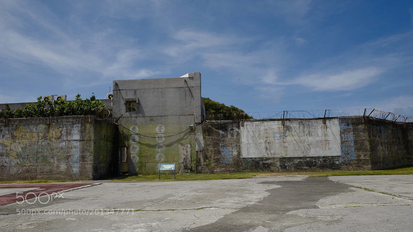 Leica Q (Typ 116) sample photo. 高牆 photography