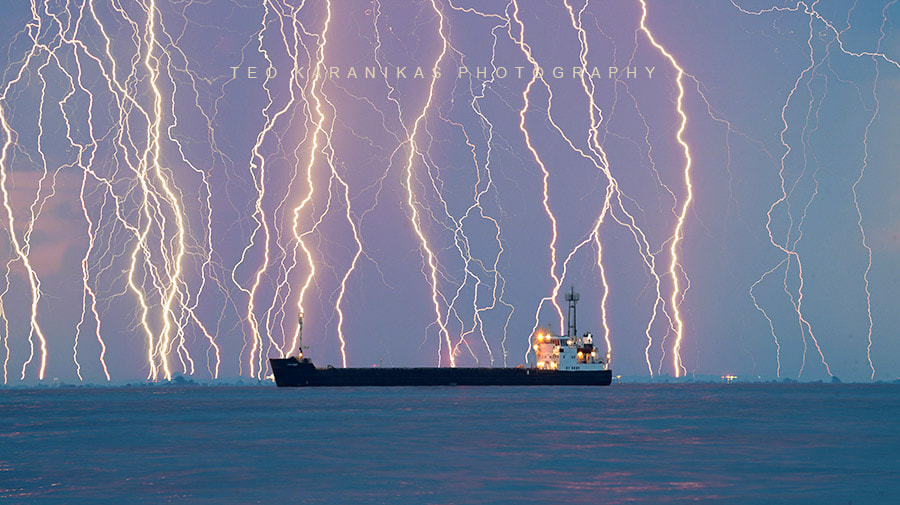 Sony Alpha a5000 (ILCE 5000) sample photo. Electric ship. photography