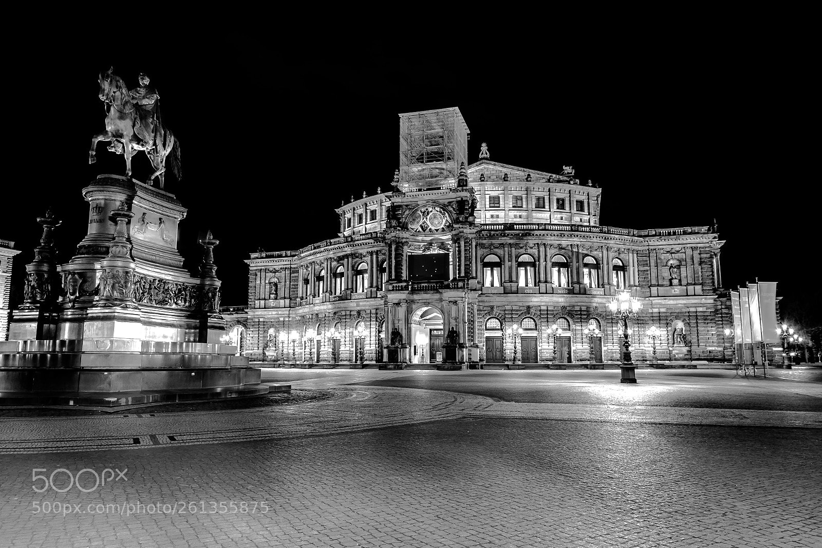Canon EOS 7D Mark II sample photo. Semperoper in dresden photography