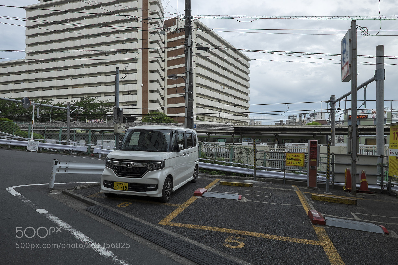 Fujifilm X-T1 sample photo. Tokyo.豊島区駒込　駒込駅南 photography