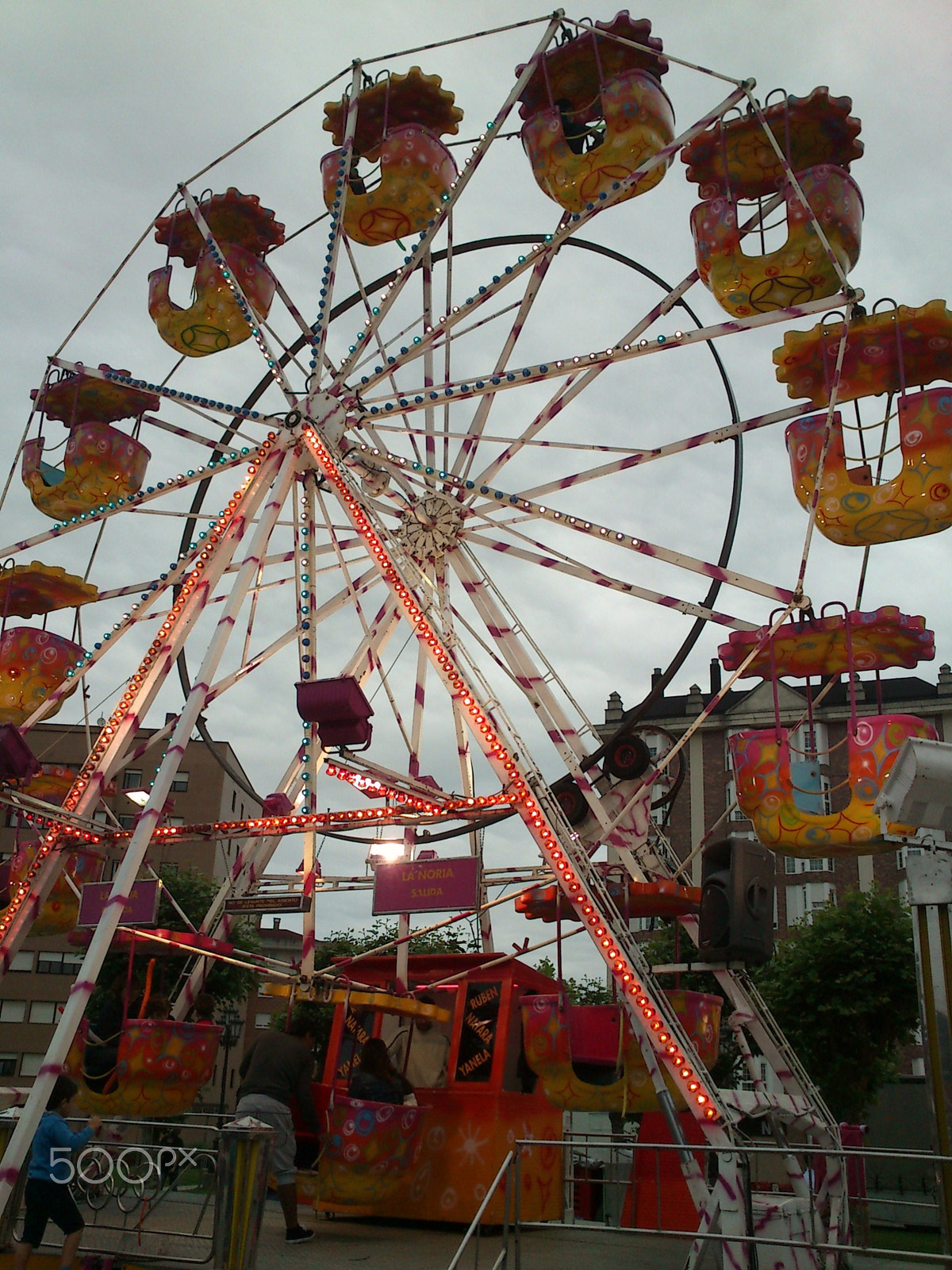 Sony Ericsson Xperia neo V sample photo. Ferris wheel of the neighborhood parties photography