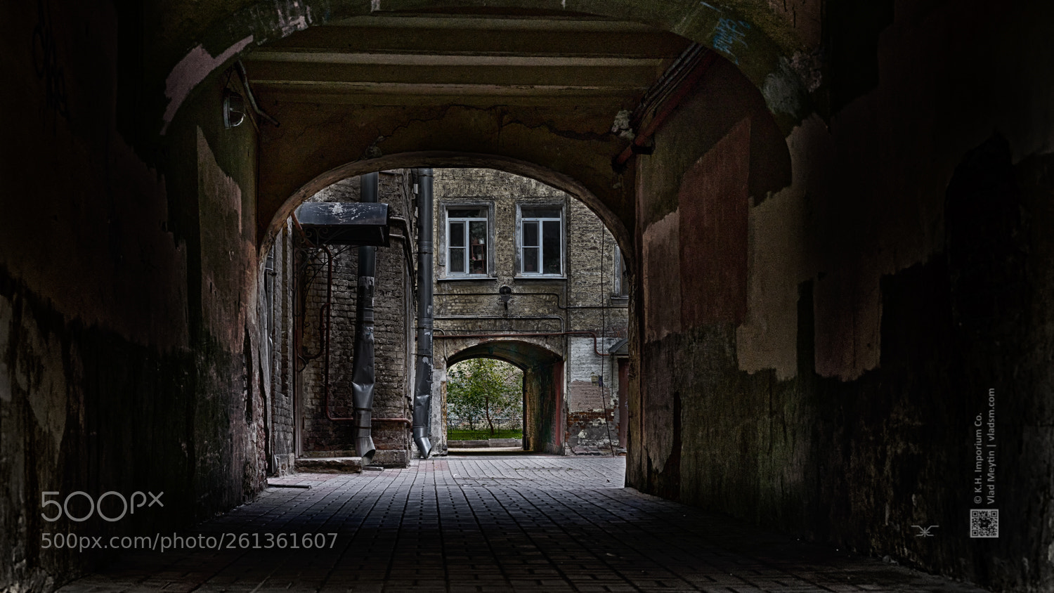 Sony a7 sample photo. View from an archway photography