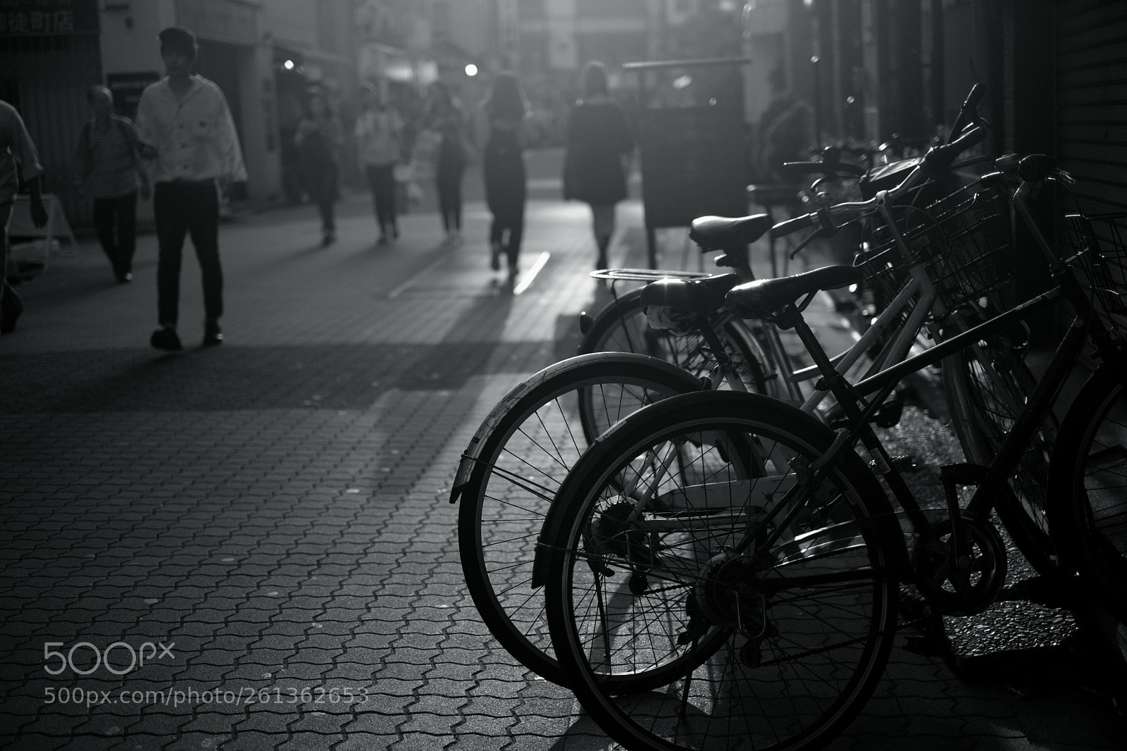 Fujifilm X-T2 sample photo. Bokeh people@ueno, tokyo photography
