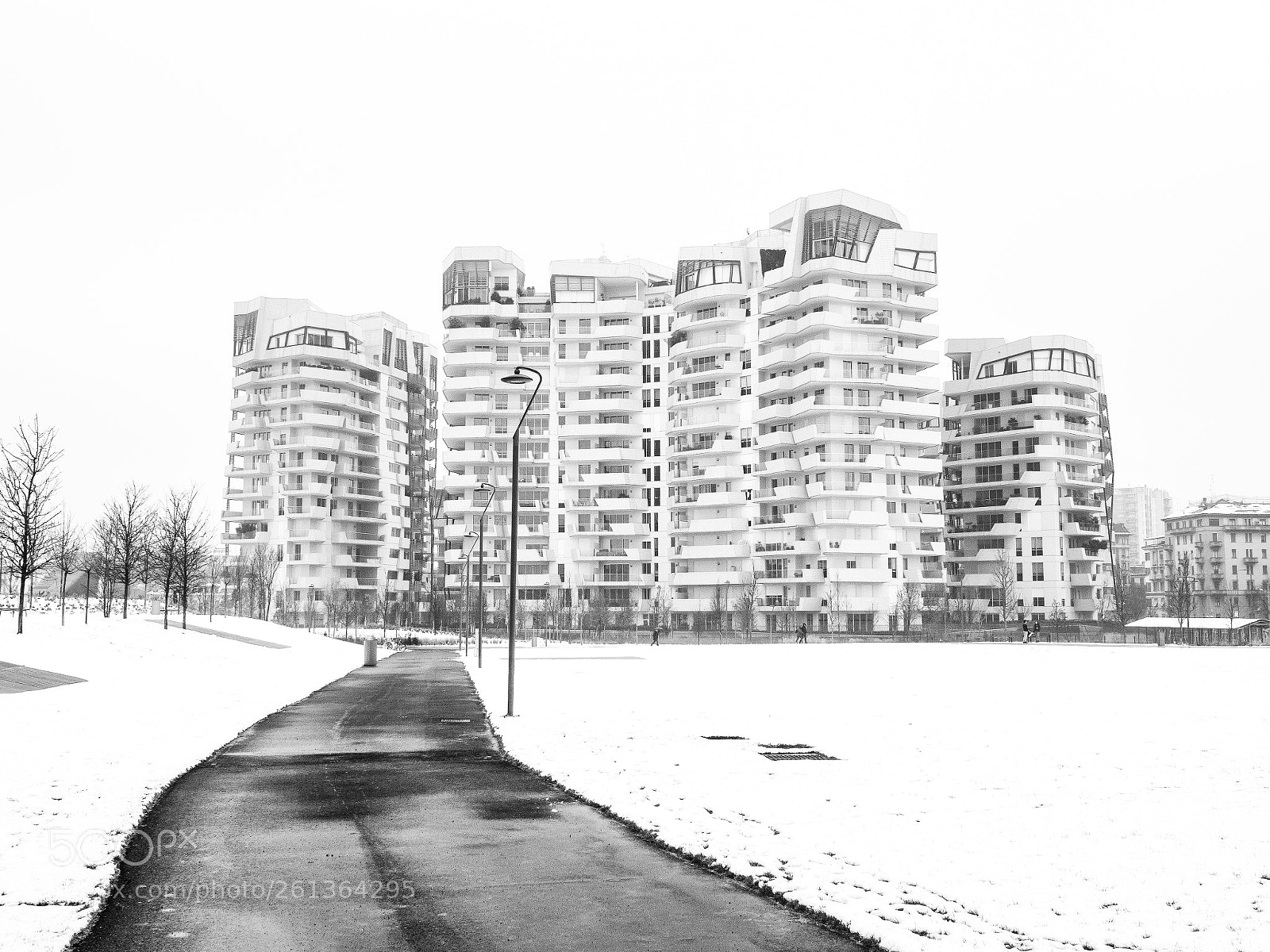 Olympus OM-D E-M1 Mark II sample photo. Snowing in citylife, milan photography
