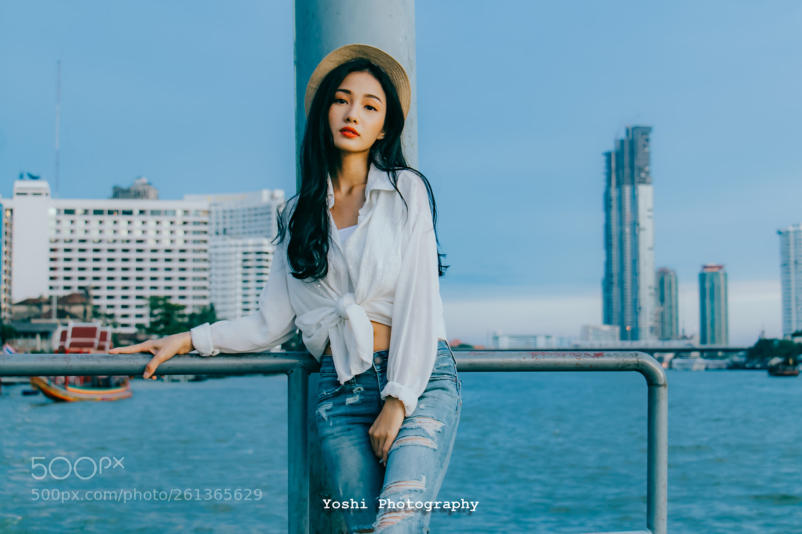 Canon EOS 70D sample photo. Lost in translation photography