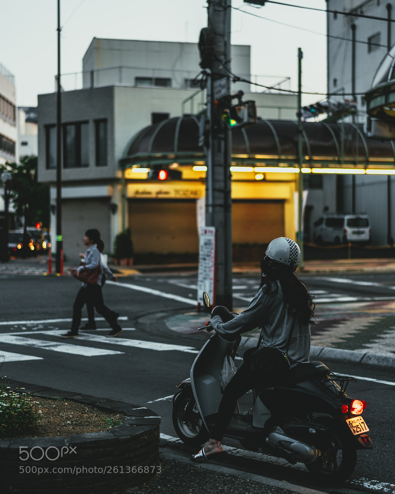 Sony a7R III sample photo. Twilight of intersection photography