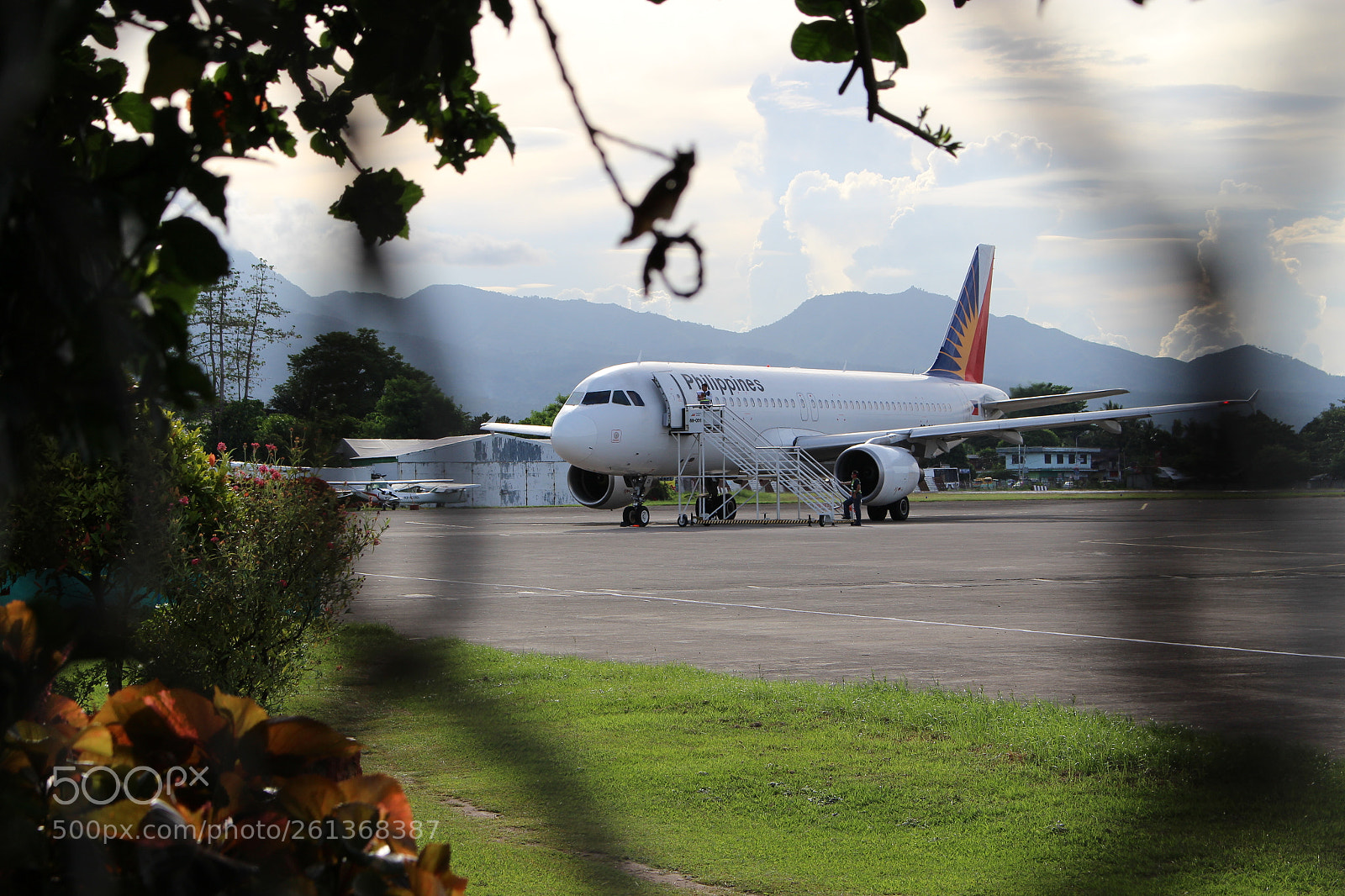 Canon EOS 700D (EOS Rebel T5i / EOS Kiss X7i) sample photo. Philippine airlines photography
