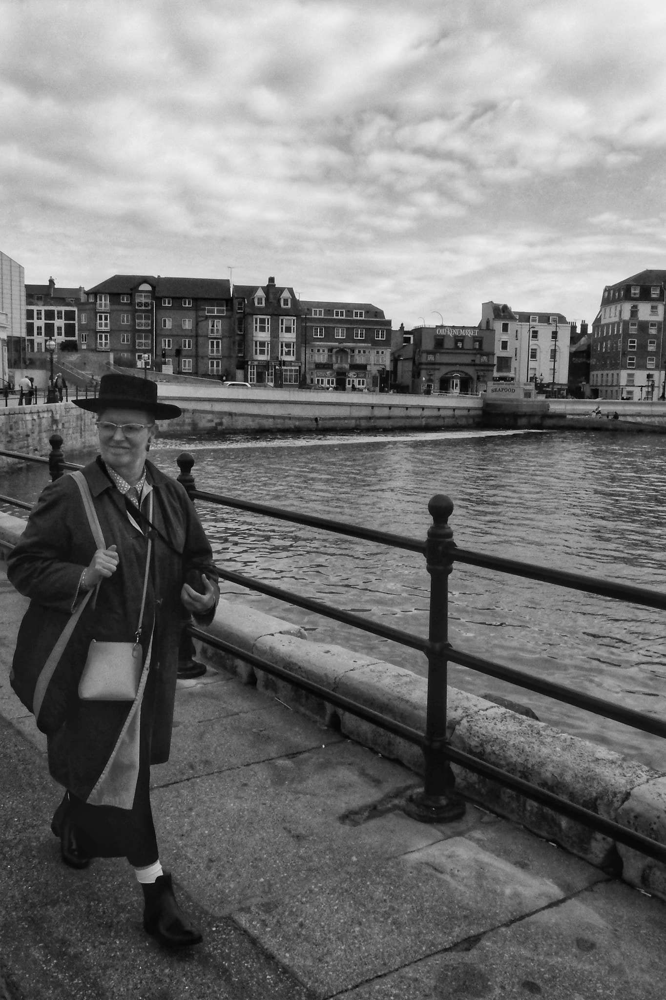Fujifilm X20 sample photo. Smartly dressed woman photography