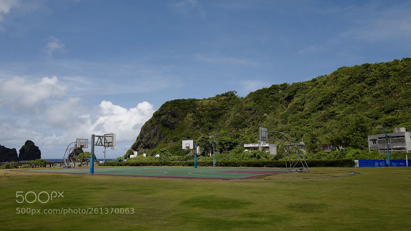 Leica Q (Typ 116) sample photo. 換個角度來一張，依山傍水，歡聲笑語好地方 photography