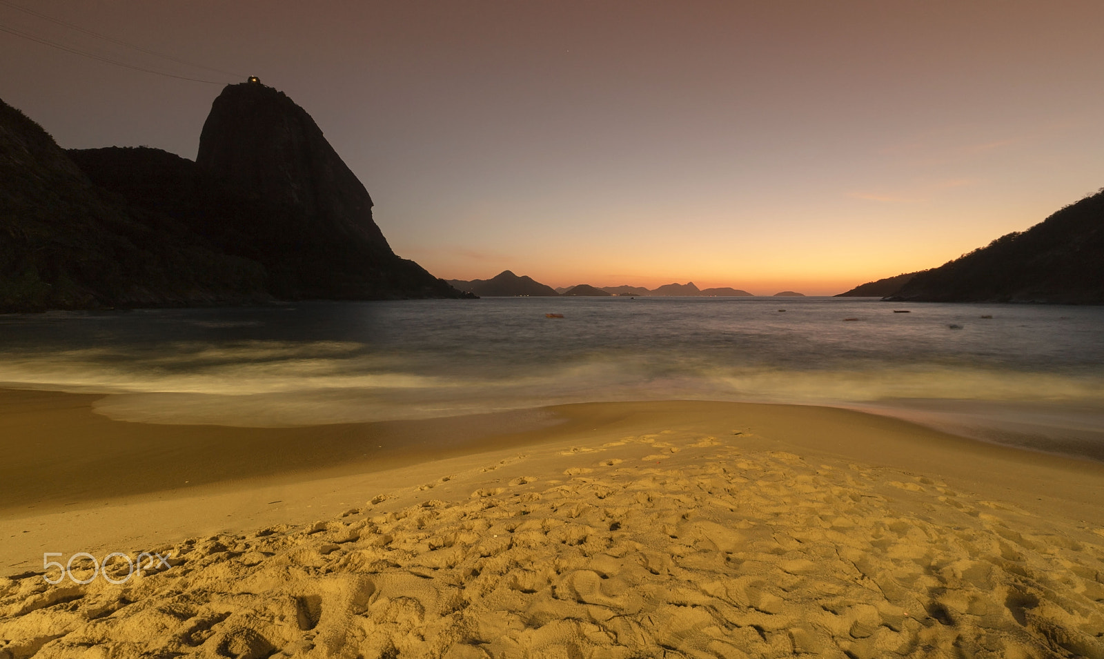 Canon EOS M3 sample photo. Breaking dawn on praia vermelha photography