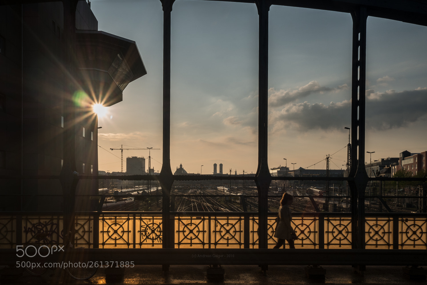 Olympus OM-D E-M10 II sample photo. Early morning @ hackerbrücke photography