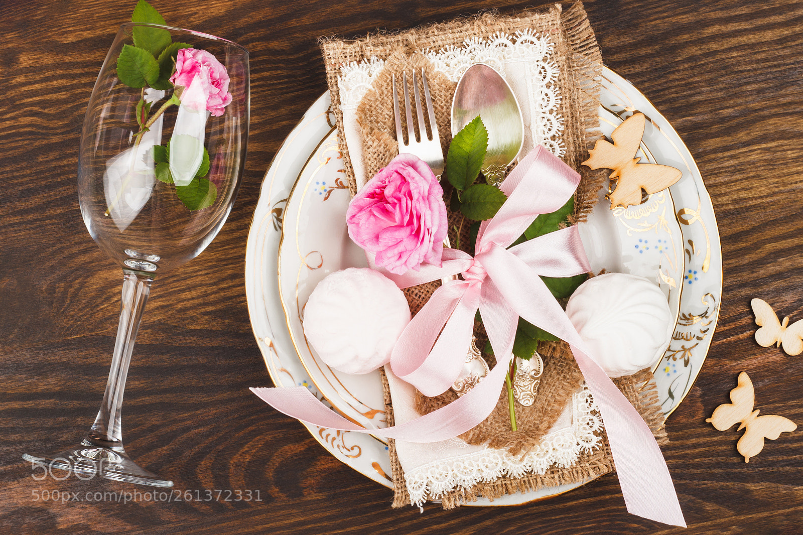 Canon EOS 600D (Rebel EOS T3i / EOS Kiss X5) sample photo. Tableware with lightpink roses photography