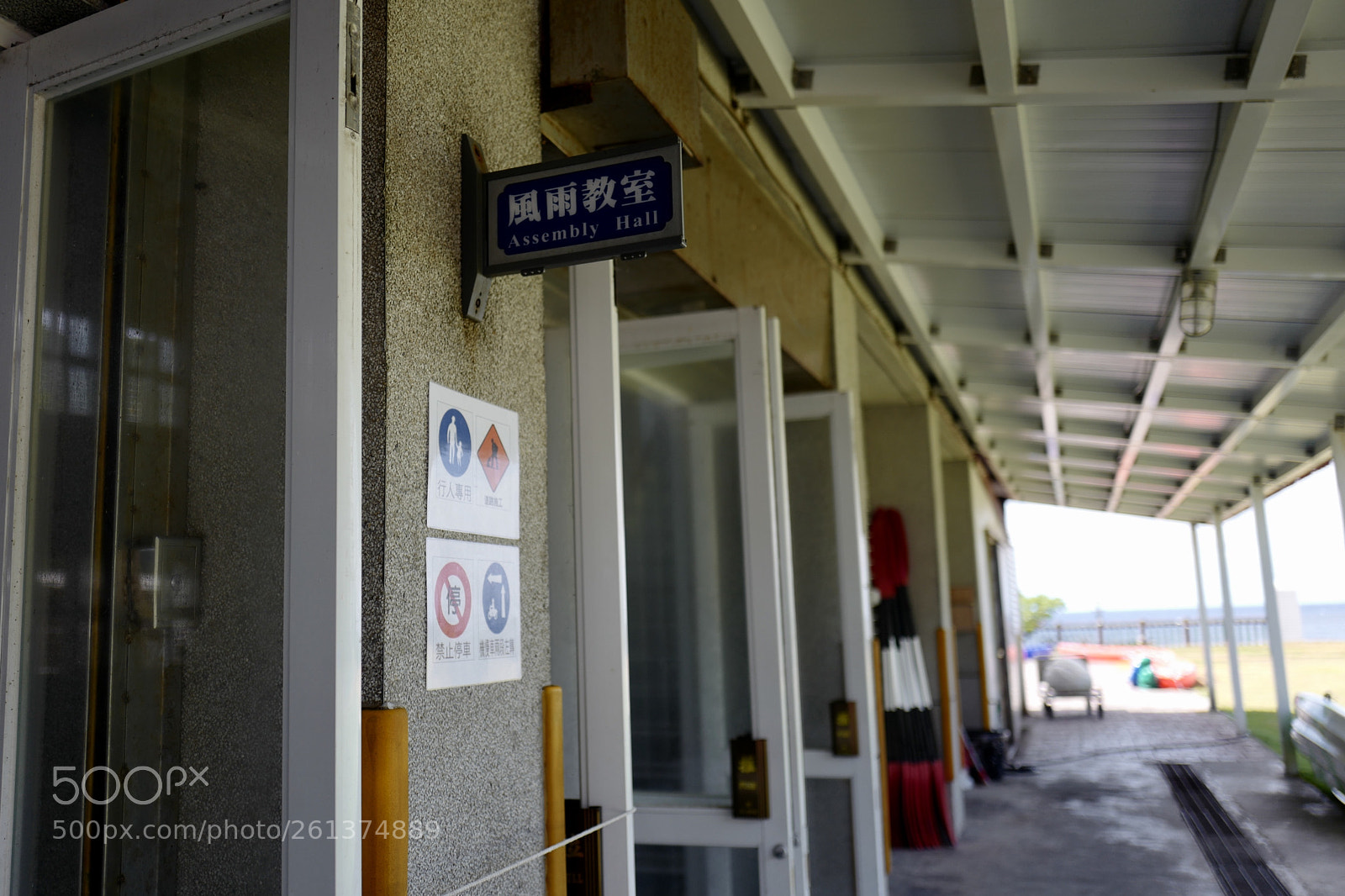 Leica Q (Typ 116) sample photo. 風雨教室 photography