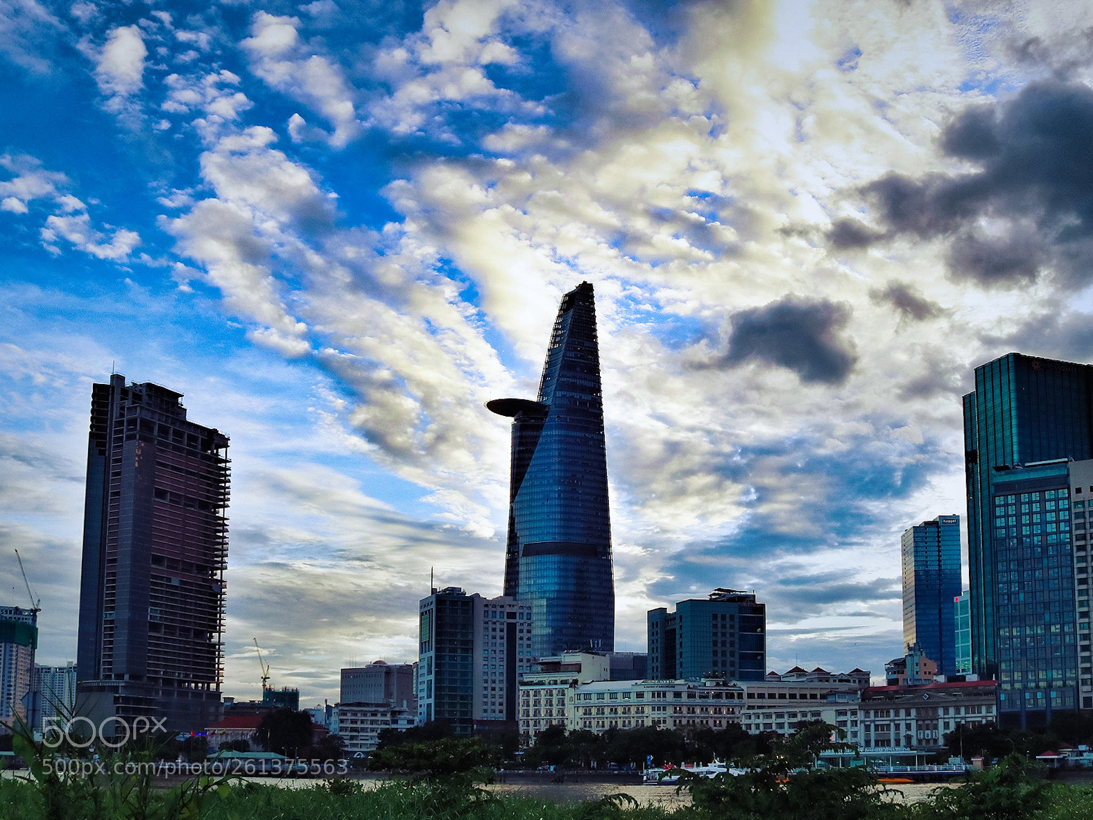 Canon EOS 750D (EOS Rebel T6i / EOS Kiss X8i) sample photo. Look from thu thiem photography