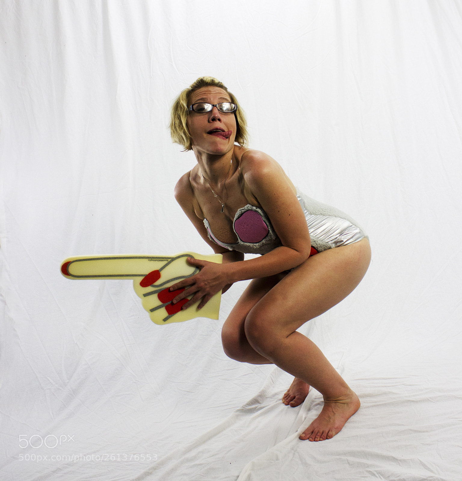 Canon EOS 600D (Rebel EOS T3i / EOS Kiss X5) sample photo. Crazy miley photography